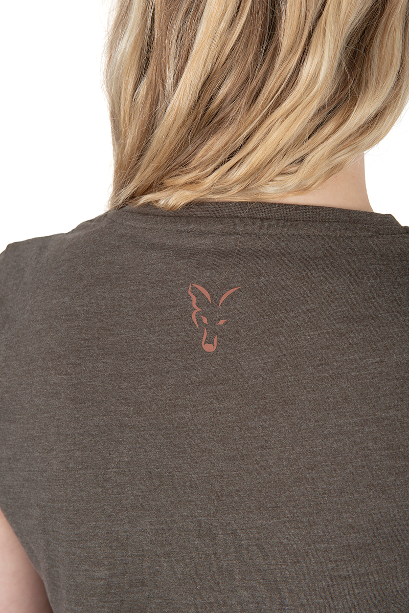 cwc009_012_fox_womens_v_neck_back_logo_detailjpg