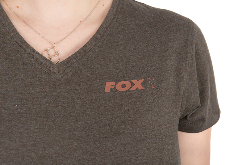 cwc009_012_fox_womens_v_neck_front_logo_detailjpg