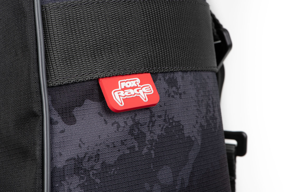 rage_voyager_rod_bag_rubber_badge_detailjpg